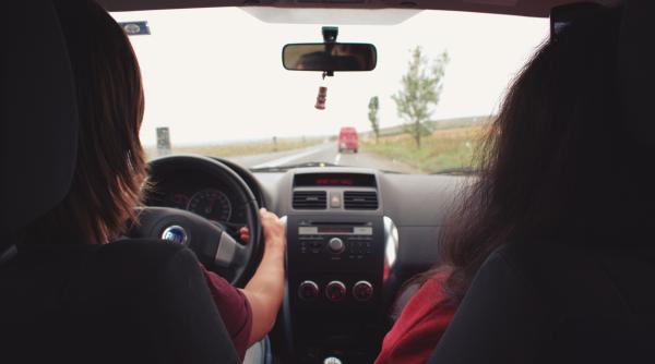 Italia. Un copil român A MURIT într-o mașină blocată în trafic. Mama A ASISTAT la toată scena: "Ajutor, nu mai respiră!"