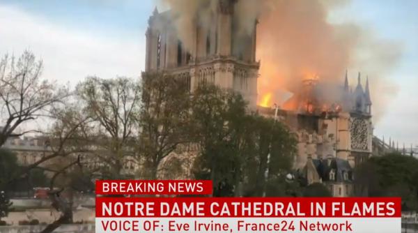 Incendiu la Notre Dame. ACOPERIȘUL s-a prăbusit COMPLET.  Emmanuel Macron se deplasează de urgență la Catedrală. FOTO+VIDEO