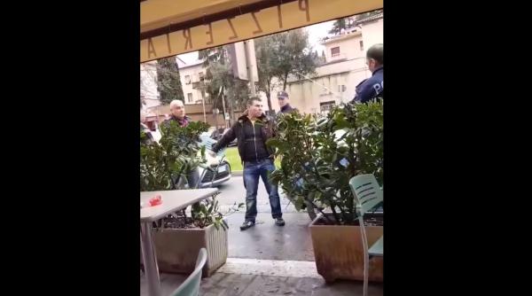 Italia. Un ROMÂN, SCANDAL MONSTRU în fața unui restaurant. Carabinieri, ÎNJURAȚI și AGRESAȚI: „Te OMOR” (VIDEO)