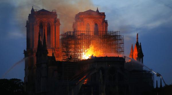 Incendiu Notre-Dame. Structura catedralei, "SALVATĂ și păstrată în întregime" (pompieri)