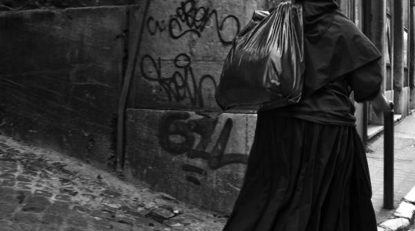 Franţa. Povestea unei românce de etnie romă: "Am cerşit, a fost dureros. Am vrut o altă viaţă pentru copii"