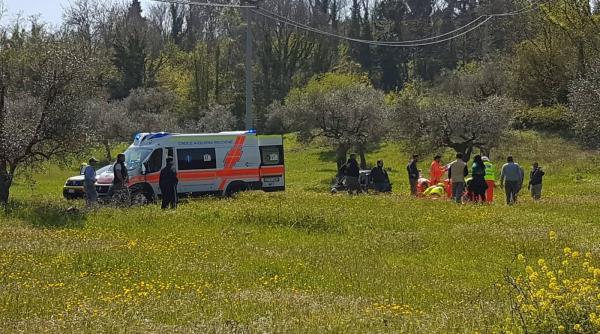 Italia. Muncitor ROMÂN, transportat de URGENȚĂ la spital după ce un Jeep l-a SPULBERAT pe plantație