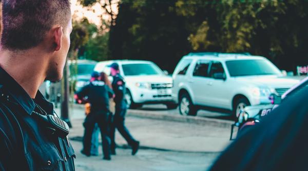 Austria. De la o pomană de 50 de euro, o ROMÂNCĂ a ajuns să-l PĂCĂLEASCĂ pe un austriac cu 78.000 euro