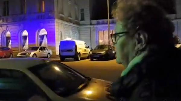 Europarlamentarul ALDE, Renate Weber, atacată de protestatarul Marian Ceaușescu: "Nu ți-e rușine?" 