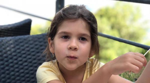 Anunț umanitar. Ana are doar 6 ani și urmează să fie operată în Germania. Are nevoie de ajutor pentru intervenție și tratament