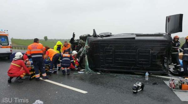ACCIDENT grav pe A1. Un microbuz cu zece bulgari s-a RĂSTURNAT