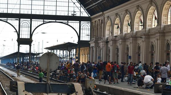 Italia. 146 de refugiați libieni au ajuns la Roma, după intensificarea luptelor din apropierea capitalei Tripoli