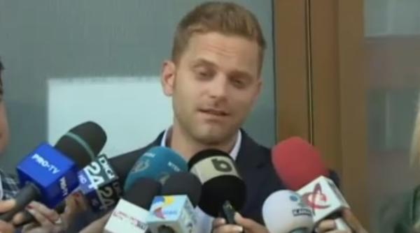 Fostul ministru Ilan Laufer ar fi ațipit în timpul audierilor: „Sunt obosit, de pe drum”