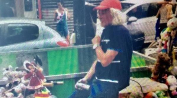 Om al străzii din România, omagiat în Paris. "Nu a întins mâna. Era un om bun"