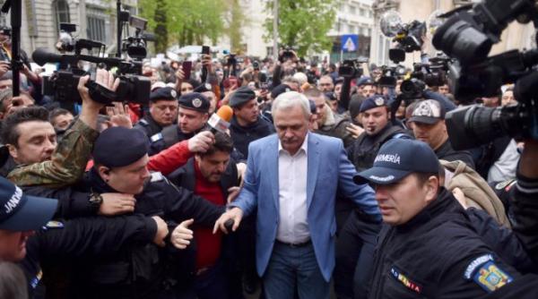 Mesaj ÎNFIORĂTOR pentru Dragnea: „Liviule, auzi zăngănitul cătușelor?”