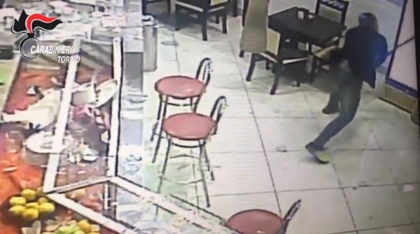 Italia. Bar DISTRUS de un român. Era supărat că a fost dat afară (VIDEO)