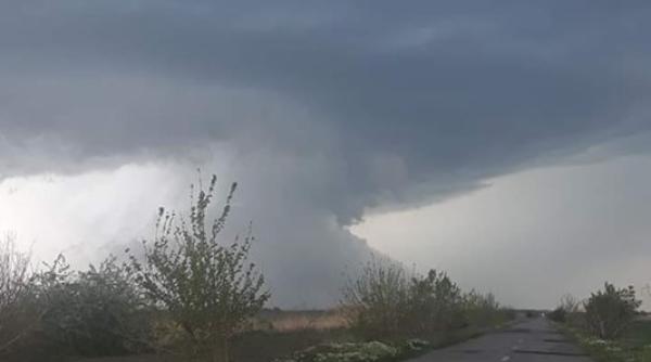 O nouă tornadă a lovit România. Primele imagini cu fenomenul periculos