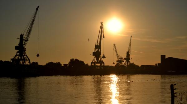 O navă românească a lovit un port sârbesc