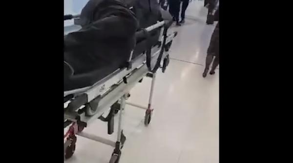 Fost ministru, dat JOS din AVION cu targa (VIDEO)