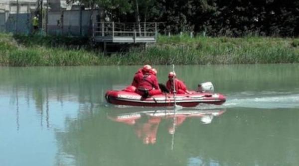 Italia. Trupul lui Raul, încă de negăsit. Scafandrii au scos doar maşina din apă