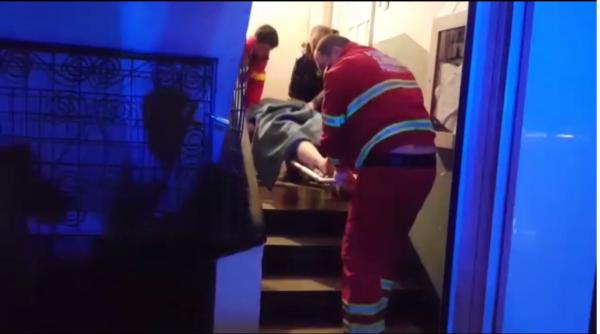 Studentă străină, GOALĂ pușcă pe stradă. De ce a recurs la acest gest 