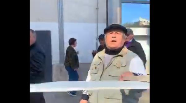 Miting PSD. Prezentatoare TV, LOVITĂ în timpul unui live, de un susţinător PSD- VIDEO