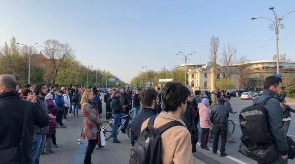 Protest ad-hoc anti-PSD în Piața Unirii după discursul lui Dragnea