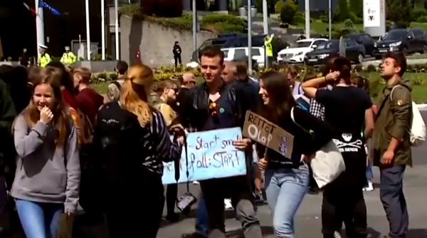 Protestatarul Cristian Dide, OPRIT de JANDARMI, la Sibiu