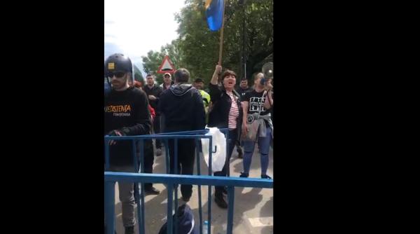 A crezut că scapă. Zeci de protestatari s-au dus după Dăncilă la Giarmata. VIDEO 