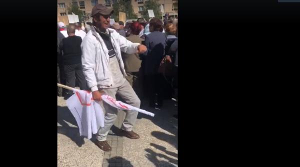 Iată cine sunt susținătorii aduși de PSD la Iași. Imaginile care spun totul. Ce părere aveți? 