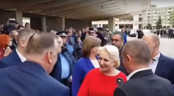 Proteste la Satu Mare. Dăncilă, curajoasă în prefectură: "Nu mi-e frică de armata asta de oameni" - VIDEO