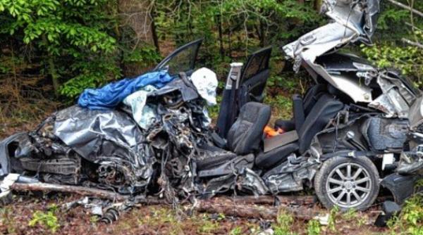 Germania. Român, MORT după ce a intrat cu mașina într-un pom