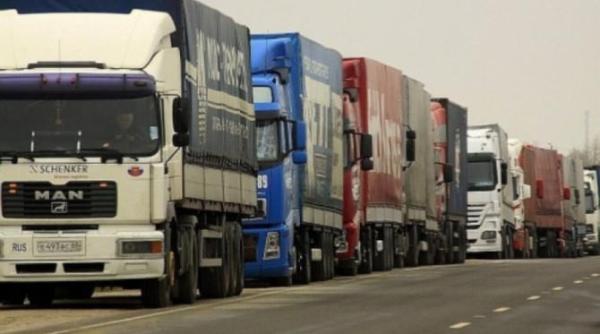 DEZASTRU la vama Giurgiu. Coada de tiruri ajunge până la intrare în oraș