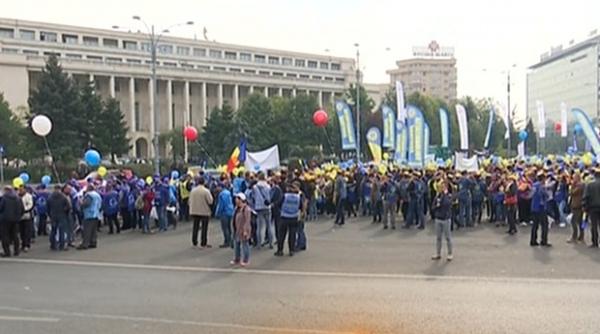 Românii, în STRADĂ. Euronews relatează despre manifestația din Piața Victoriei