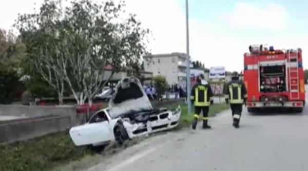 BMW cu 4 români, făcut PRAF pe o stradă din Italia. Două tinere au ajuns la spital
