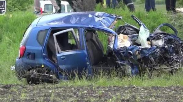 O mașină a unei ambasade în România, implicată într-un accident. Diplomați străini, MORȚI