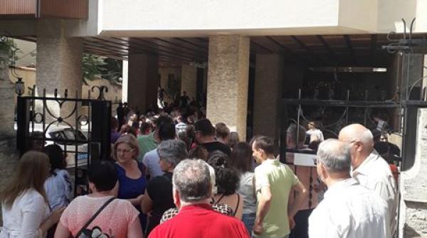 Diaspora VOTEAZĂ. Grecia: SUTE de persoane așteaptă să voteze în Atena | FOTO