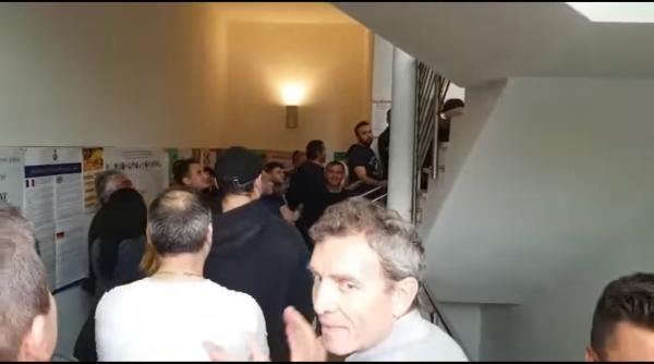 Italia. Într-o secție de votare ROMÂNII strigă „PSD, ciuma roșie” (VIDEO)