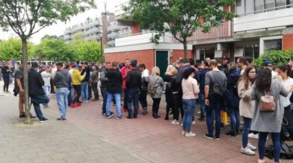 Primar de lângă Amsterdam: Votul nu a fost organizat democratic, sunt alături de voi 