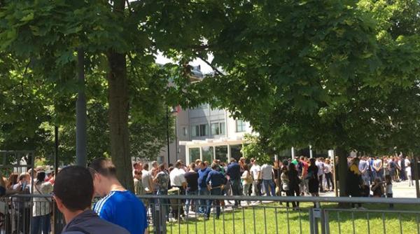 Proteste la secţia de votare din Treviso, Italia: "PSD, ciuma roşie!" - VIDEO