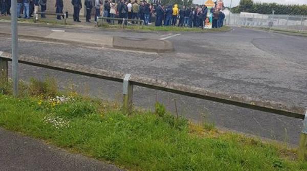 VIDEO. Cozi interminabile la secţia de votare din Dublin: "Stăm de dimineaţă"