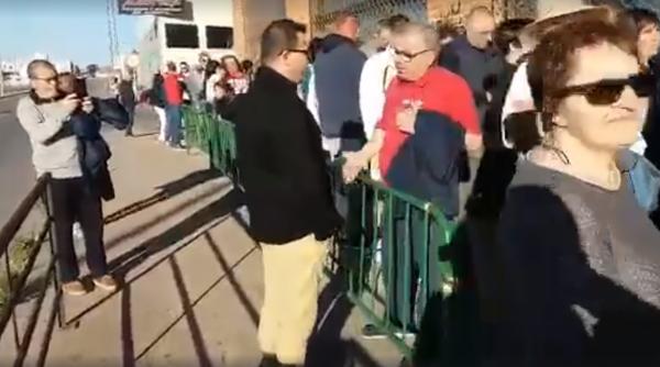 El Mundo, despre "HAOSUL" de la secţia de votare din Castellón. "Mii de oameni nu au putut vota"