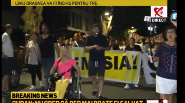 Protest în fața MAE, după votul BLOCAT din Diaspora. Se cere DEMISIA lui Meleșcanu. Video