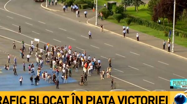 Românii au BLOCAT Piața Victoriei: Se celebrează CONDAMNAREA lui Dragnea și se cere DEMISIA Guvernului 