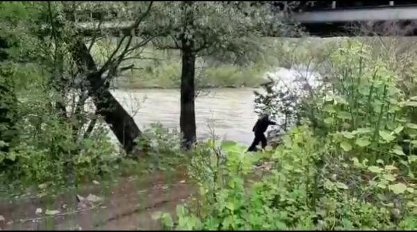 Ucraina. Fetiță ROMÂNCĂ de 6 ani, găsită MOARTĂ pe malul râului Tisa (VIDEO)