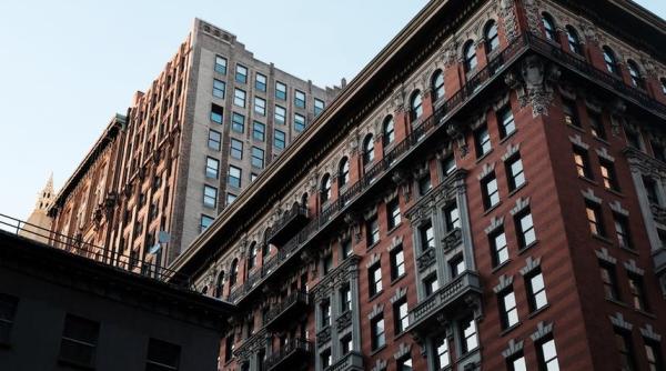 Viața diplomaților ROMÂNI din New York: „Gătesc pe reșouri, apa caldă lipsește, iar șobolanii mișună în voie”