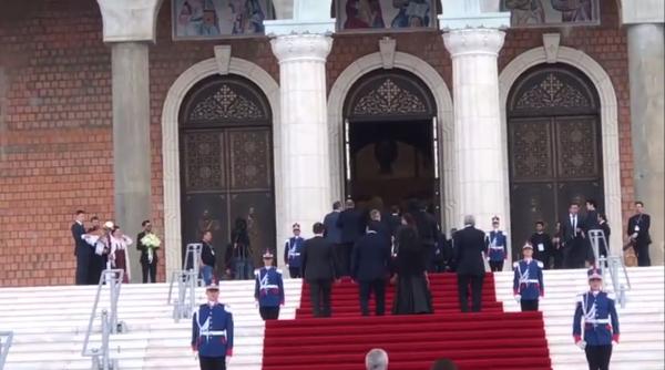 Tăriceanu, HUIDUIT la sosirea la Catedrala Neamului: „DEMISIA! Ai fraudat alegerile”