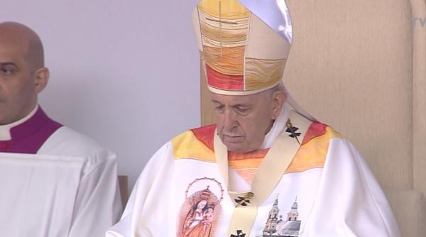 Cu ce maşină a venit Papa Francisc la Şumuleu Ciuc
