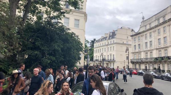 Românii din Diaspora PROTESTEAZĂ pentru modul în care s-a votat peste hotare 