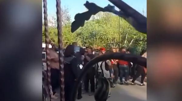 Un nou SCANDAL izbucnește în Poliția Română. O polițistă ÎNSĂRCINATĂ, BĂTUTĂ în plină stradă