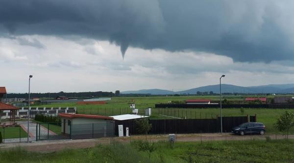 Alertă în Germania: 12 persoane RĂNITE în timpul unei tornade