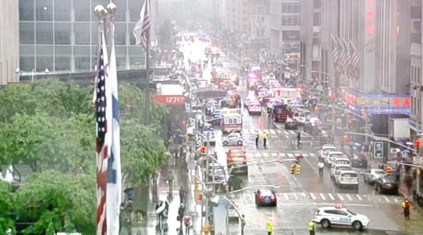 Dezastru în SUA. Un elicopter s-a prăbușit peste o clădire (VIDEO)