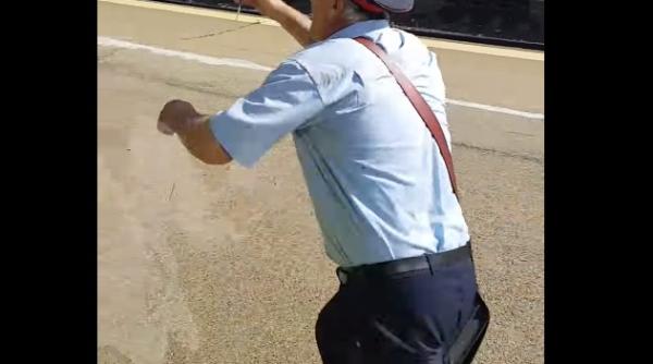 VIDEO. Scene comice în Gara de Nord, din Bucureşti. Un naş a fost uitat pe peron