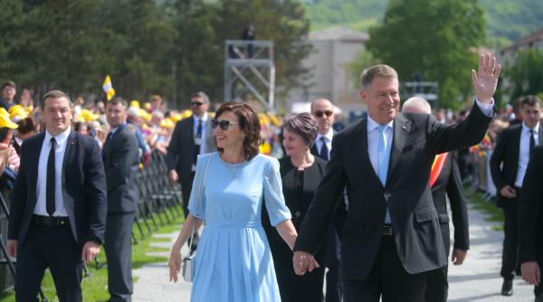 Klaus Iohannis SĂRBĂTOREȘTE pe litoral împlinirea a 60 de ani