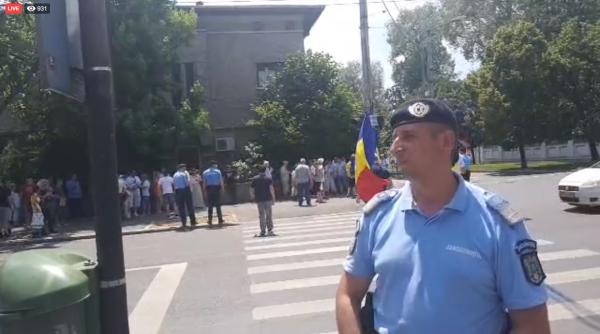PROTEST la Cotroceni. Susținătorii PSD cer demisia lui Iohannis și eliberarea lui Dragnea. Ceaușescu îi pune pe JAR (VIDEO)